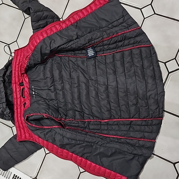 Medium, Tommy Hilfiger Hooded Packable lightweight jacket, Gray and Pink - Picture 11 of 11